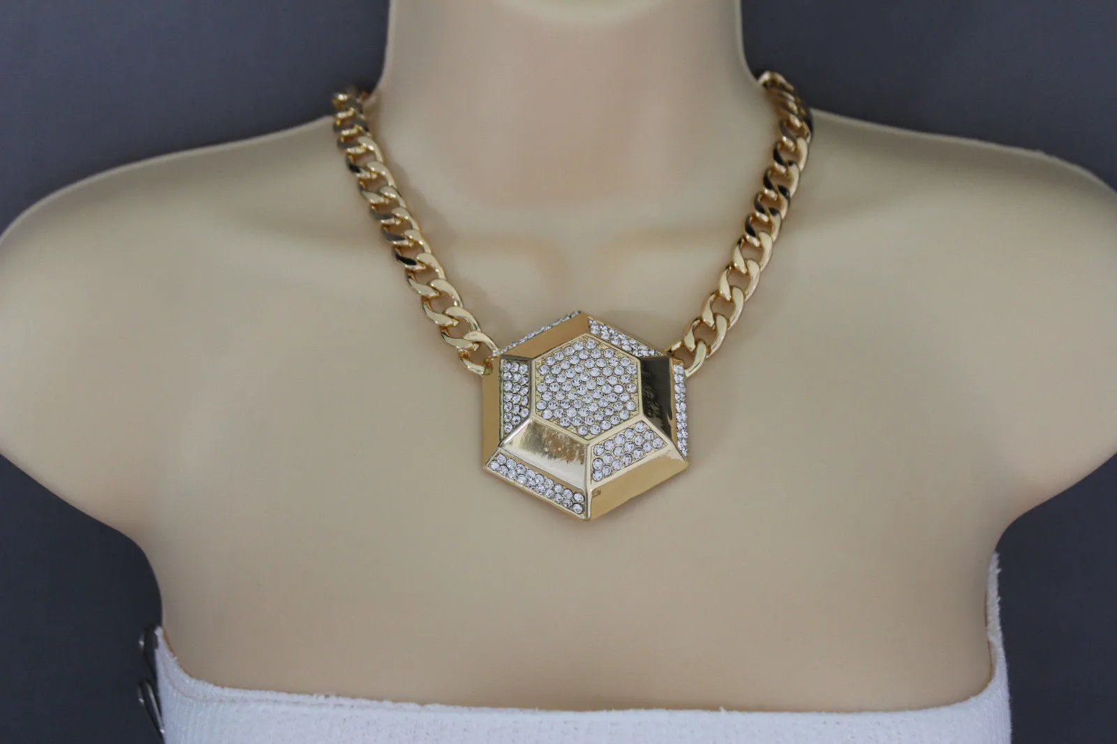 Gold Metal Chain Link Big Geometric Botton Charm Short Necklace