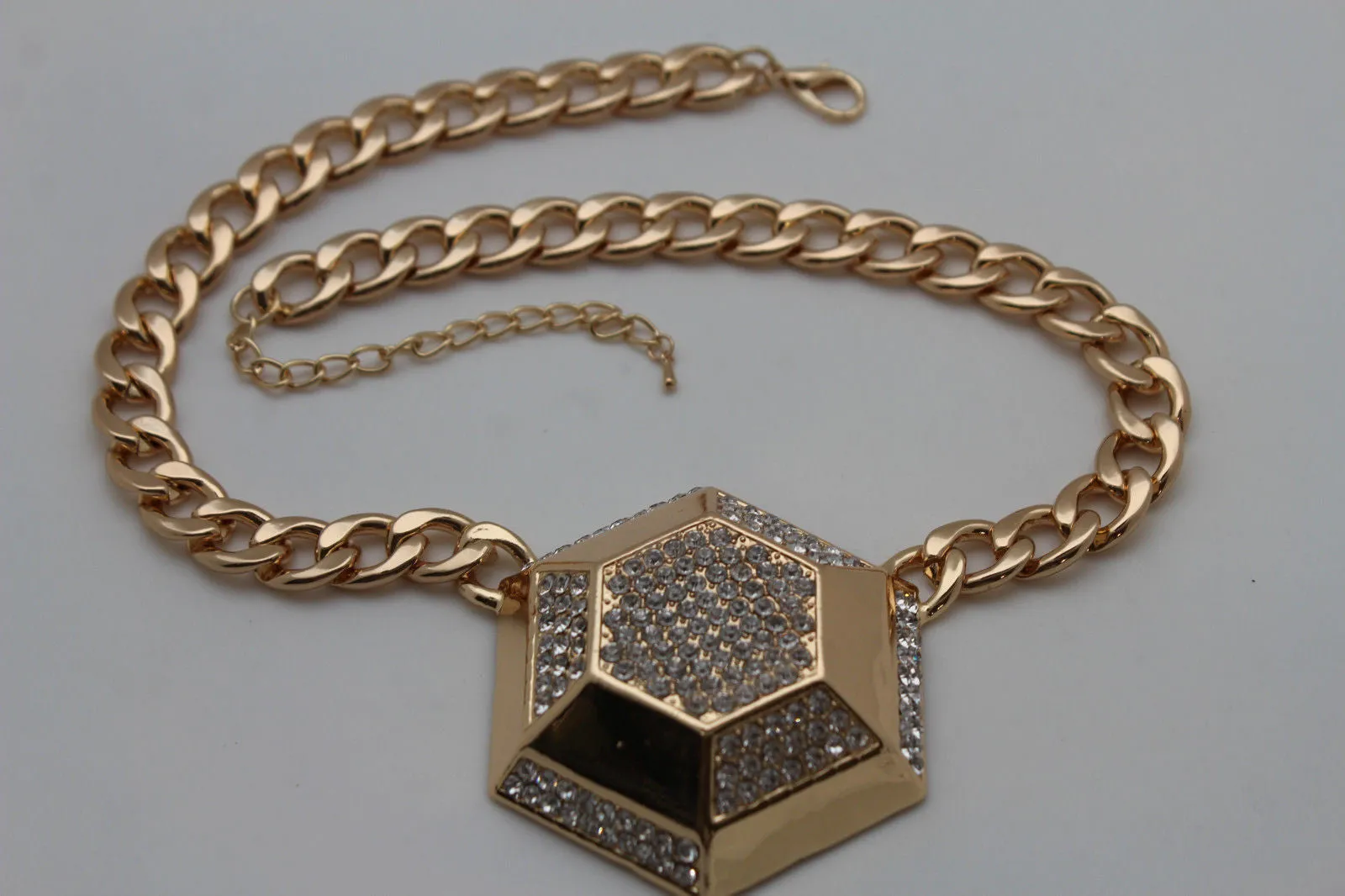 Gold Metal Chain Link Big Geometric Botton Charm Short Necklace