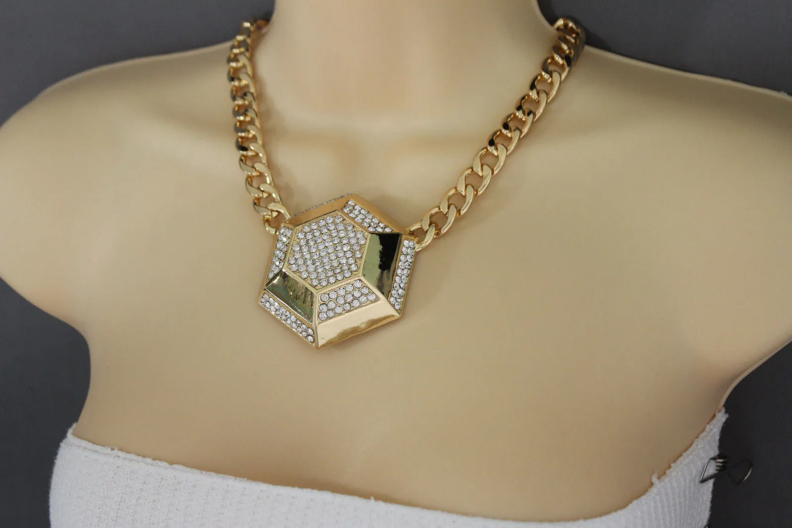 Gold Metal Chain Link Big Geometric Botton Charm Short Necklace