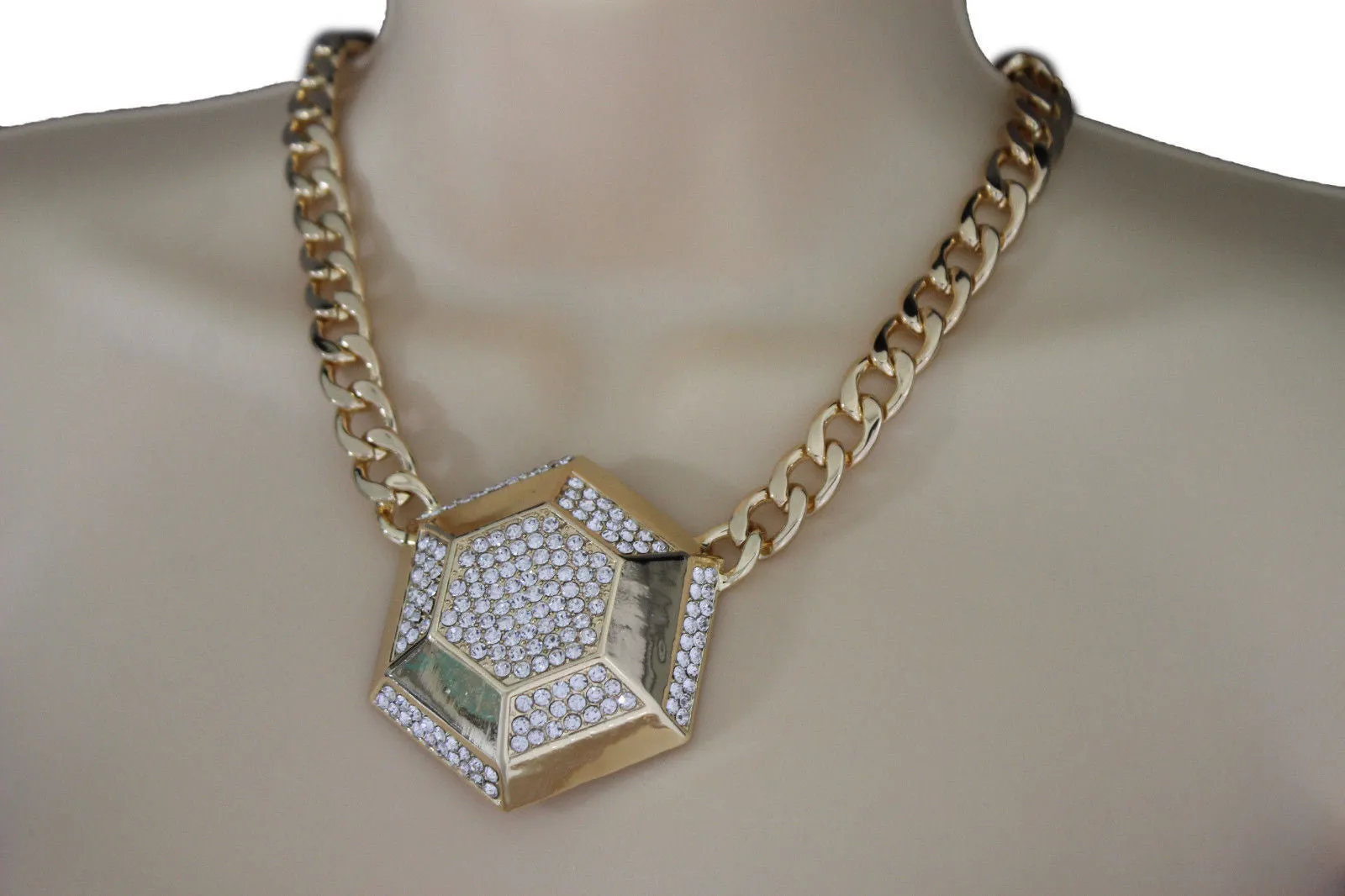 Gold Metal Chain Link Big Geometric Botton Charm Short Necklace