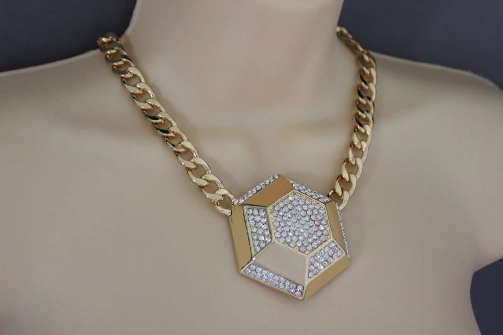 Gold Metal Chain Link Big Geometric Botton Charm Short Necklace