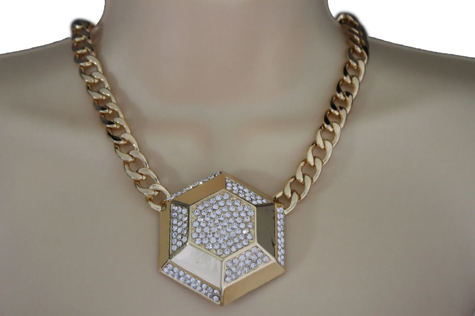 Gold Metal Chain Link Big Geometric Botton Charm Short Necklace